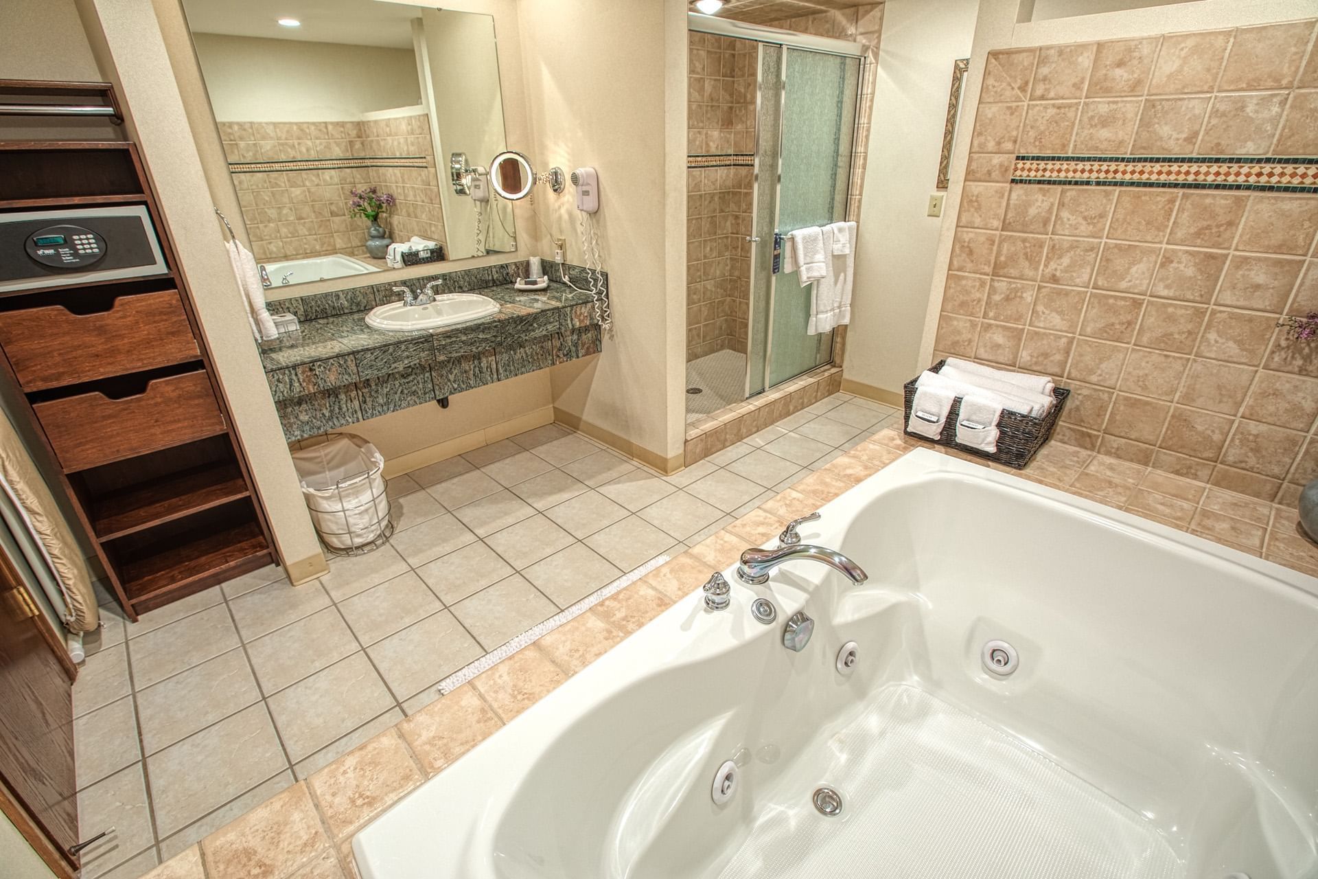 Ontario Hot Tub Suites - Hotel Rooms With Private Whirlpool Tubs